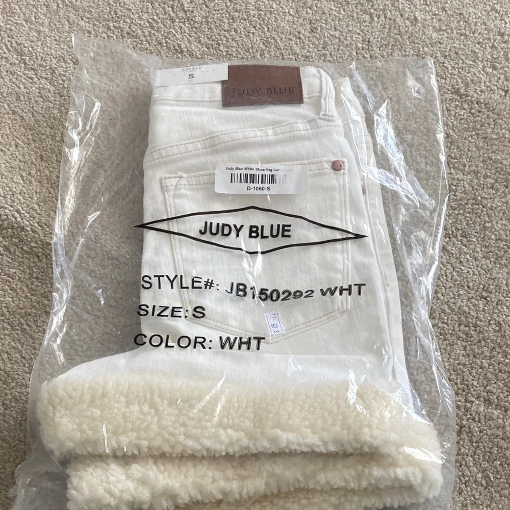 Judy blue NWT white shearling cuff shorts size small - Picture 1 of 9